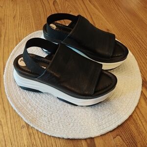 NWOB L'intervalle Black & White Leather Platform Sandals